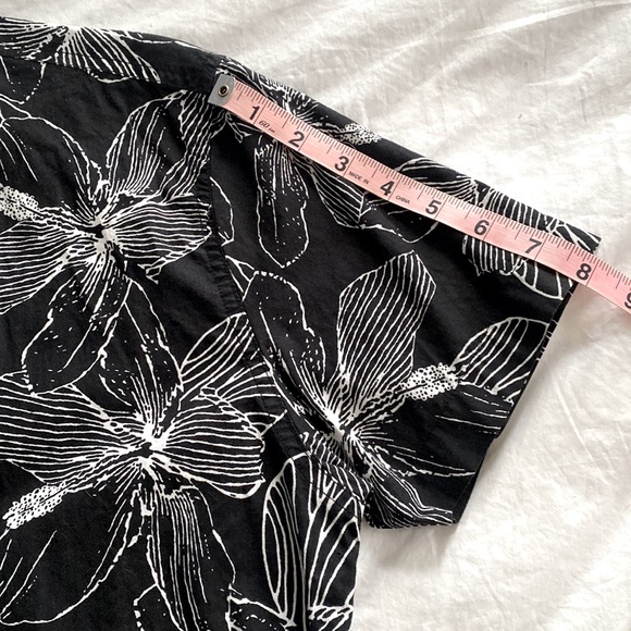 L Forever 21 Floral Black&White button down - Picture 5 of 7